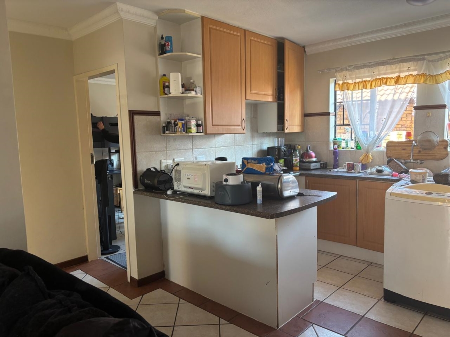 2 Bedroom Property for Sale in Die Hoewes Gauteng