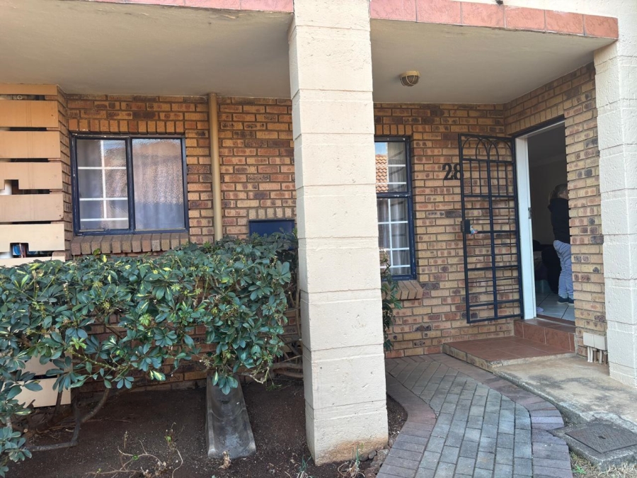 2 Bedroom Property for Sale in Die Hoewes Gauteng