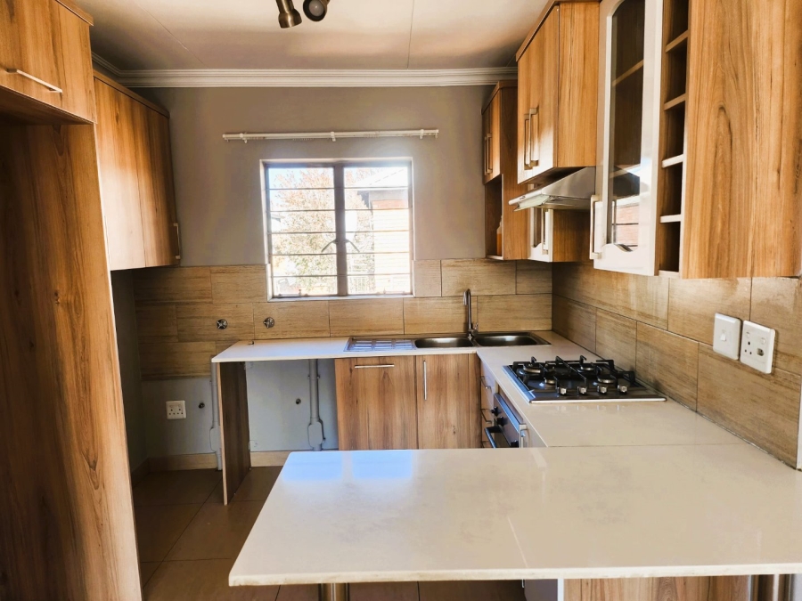 To Let 2 Bedroom Property for Rent in Andeon Gauteng