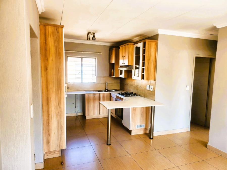To Let 2 Bedroom Property for Rent in Andeon Gauteng