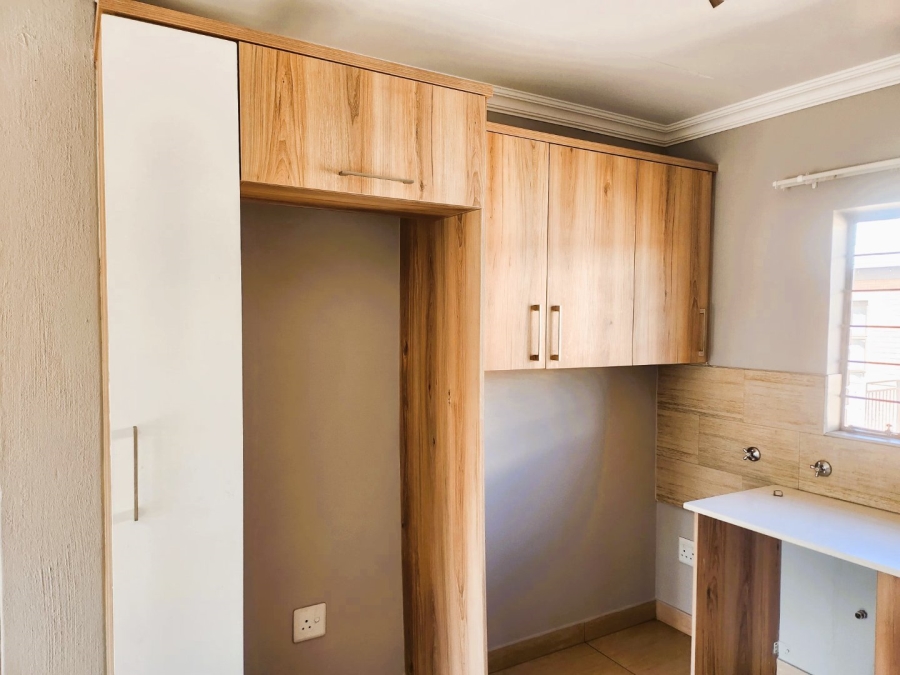 To Let 2 Bedroom Property for Rent in Andeon Gauteng