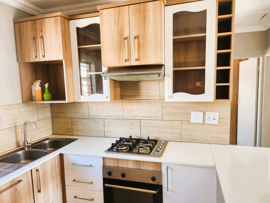 To Let 2 Bedroom Property for Rent in Andeon Gauteng