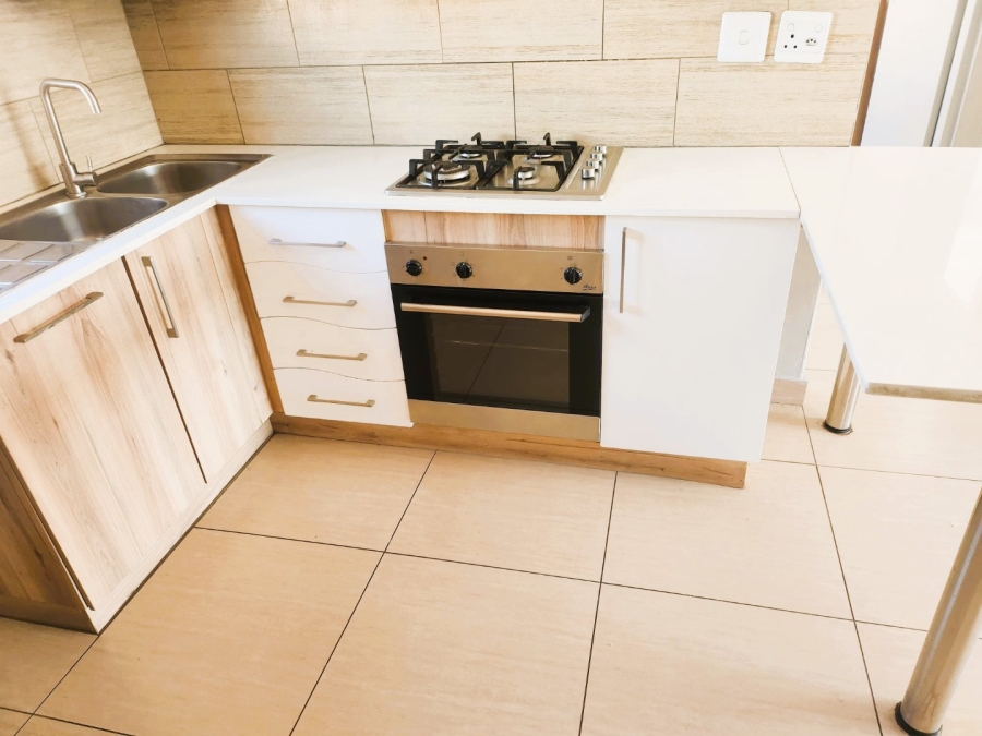 To Let 2 Bedroom Property for Rent in Andeon Gauteng