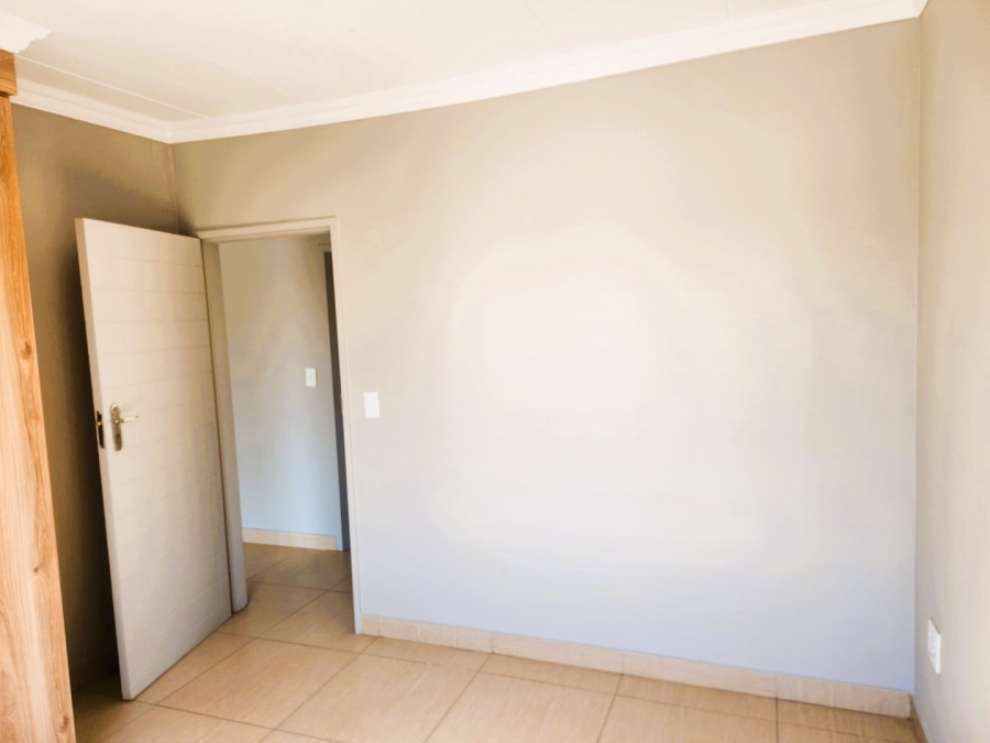 To Let 2 Bedroom Property for Rent in Andeon Gauteng