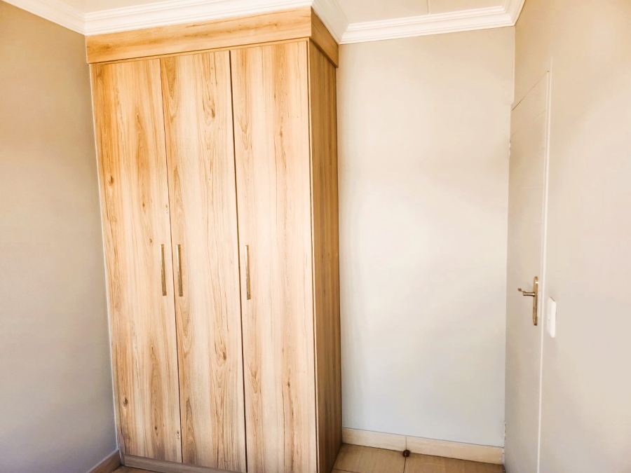 To Let 2 Bedroom Property for Rent in Andeon Gauteng