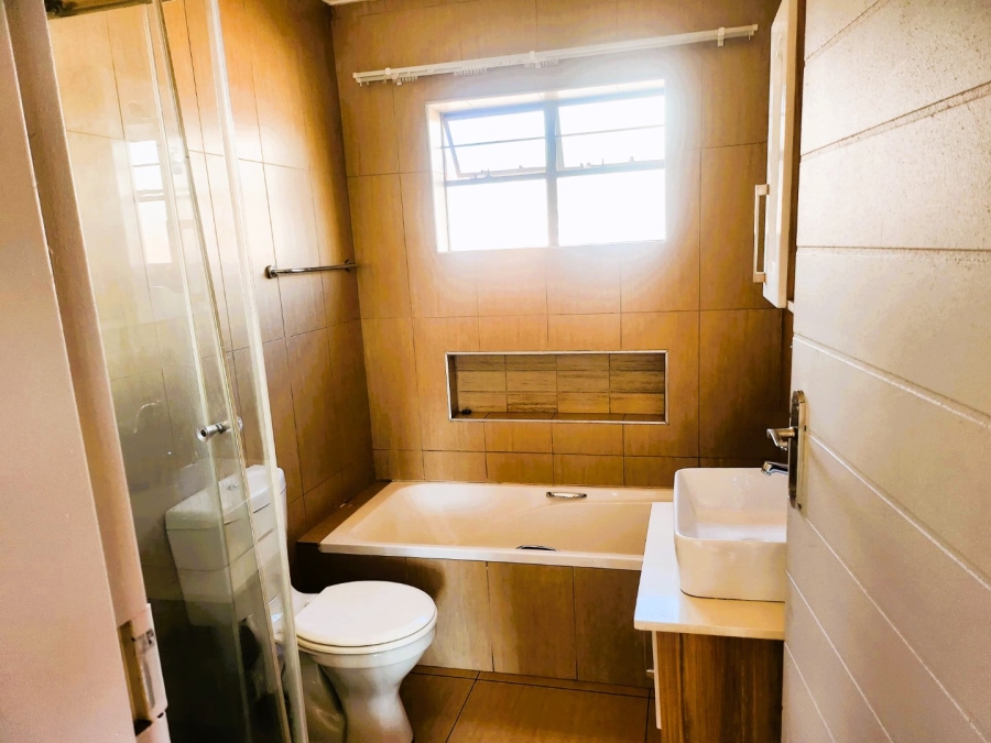 To Let 2 Bedroom Property for Rent in Andeon Gauteng