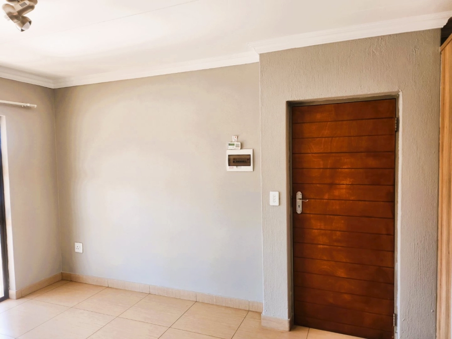 To Let 2 Bedroom Property for Rent in Andeon Gauteng