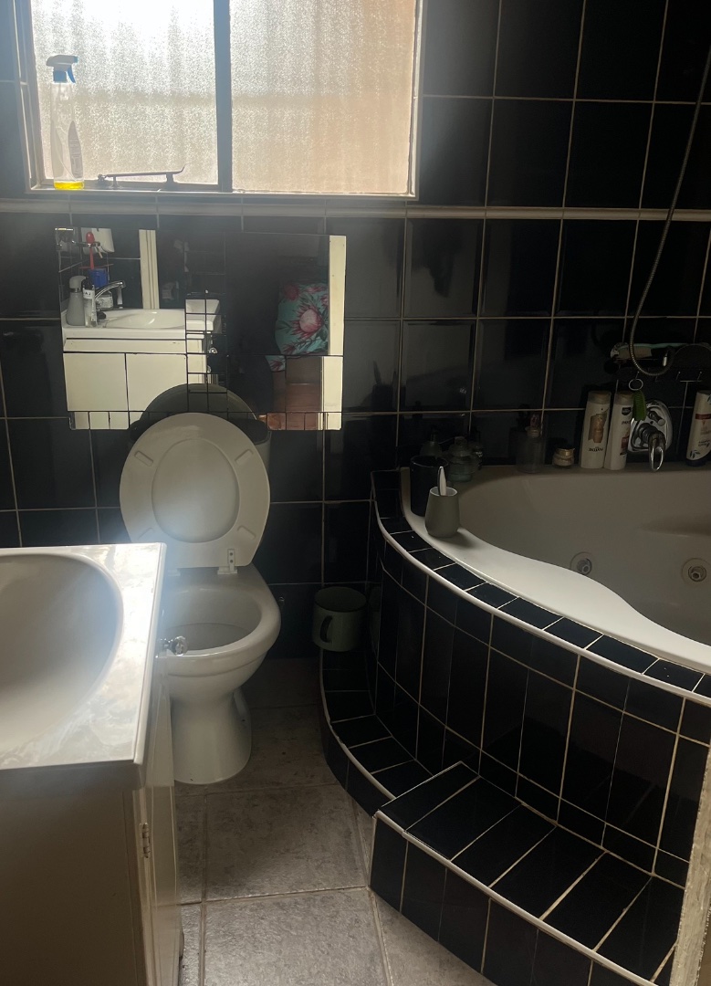 To Let 4 Bedroom Property for Rent in Shangrila Gauteng