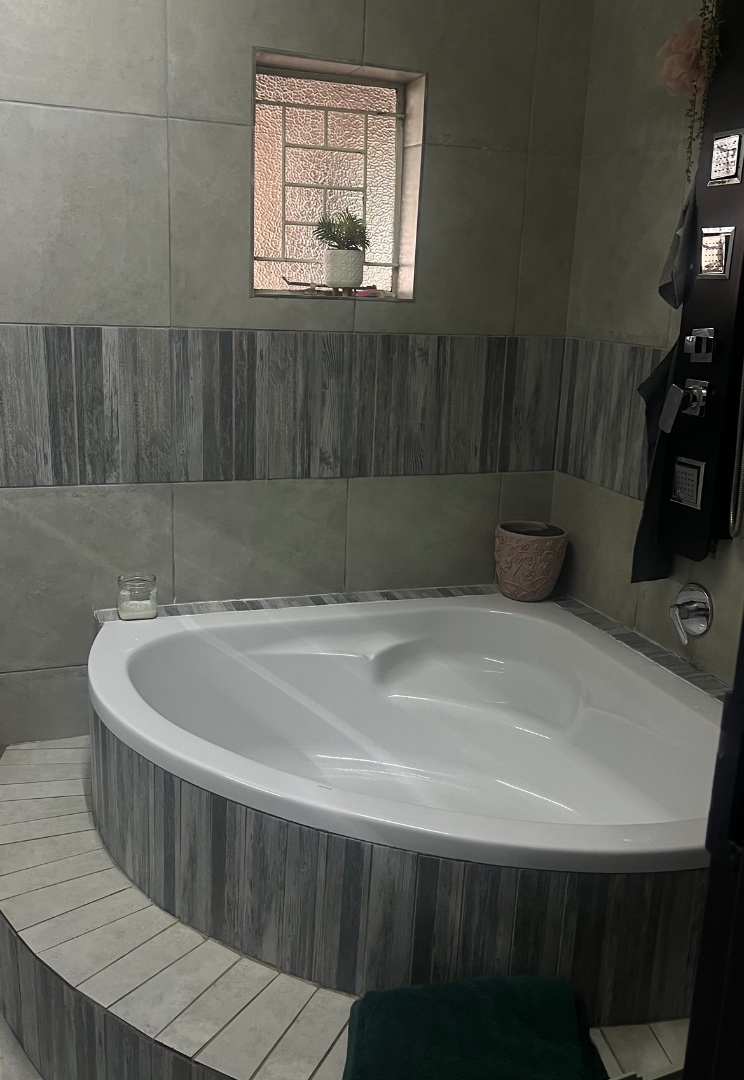 To Let 4 Bedroom Property for Rent in Shangrila Gauteng