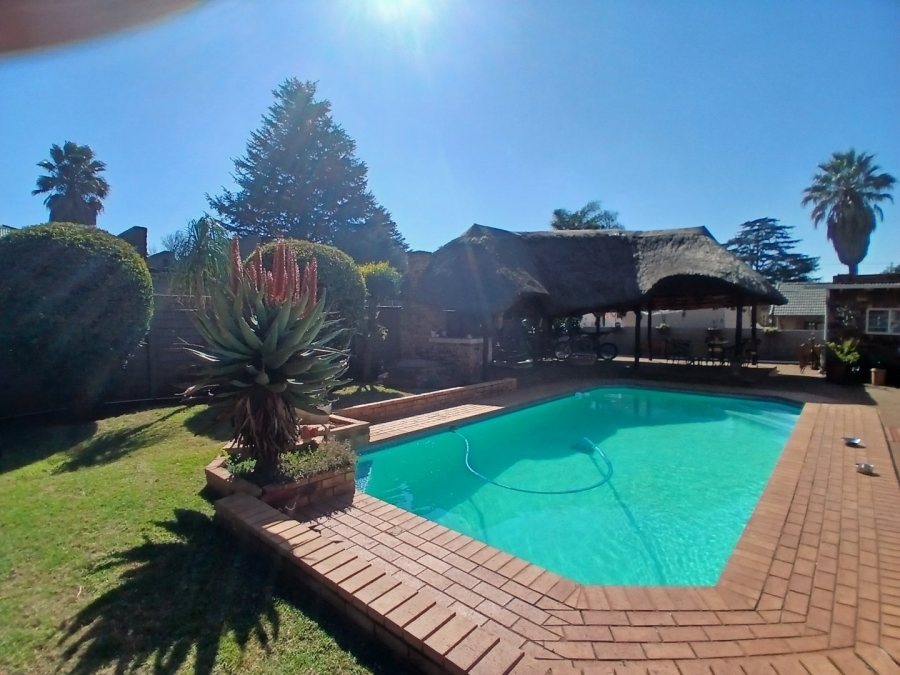 3 Bedroom Property for Sale in Edenvale Central Gauteng