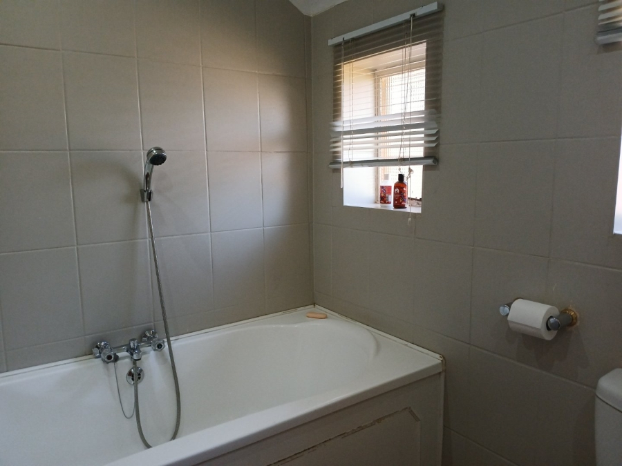3 Bedroom Property for Sale in Edenvale Central Gauteng