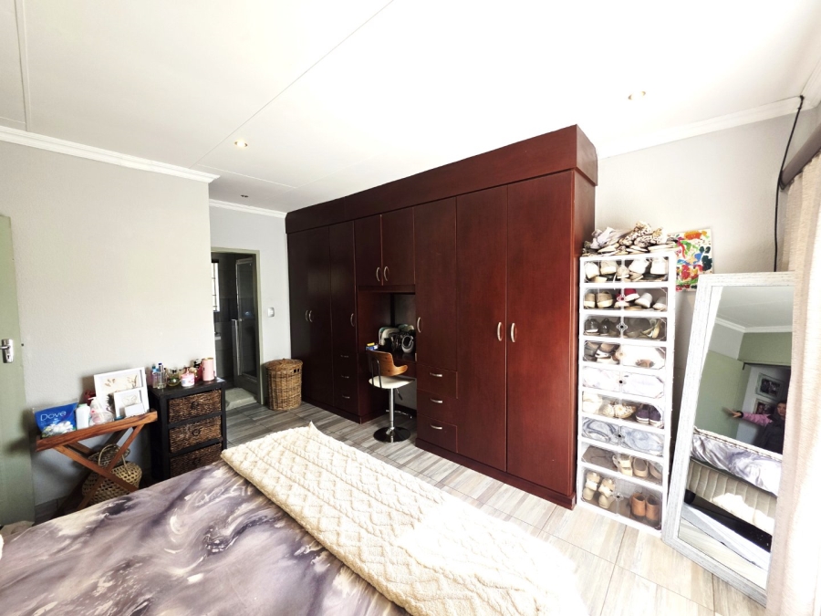 3 Bedroom Property for Sale in La Montagne Gauteng