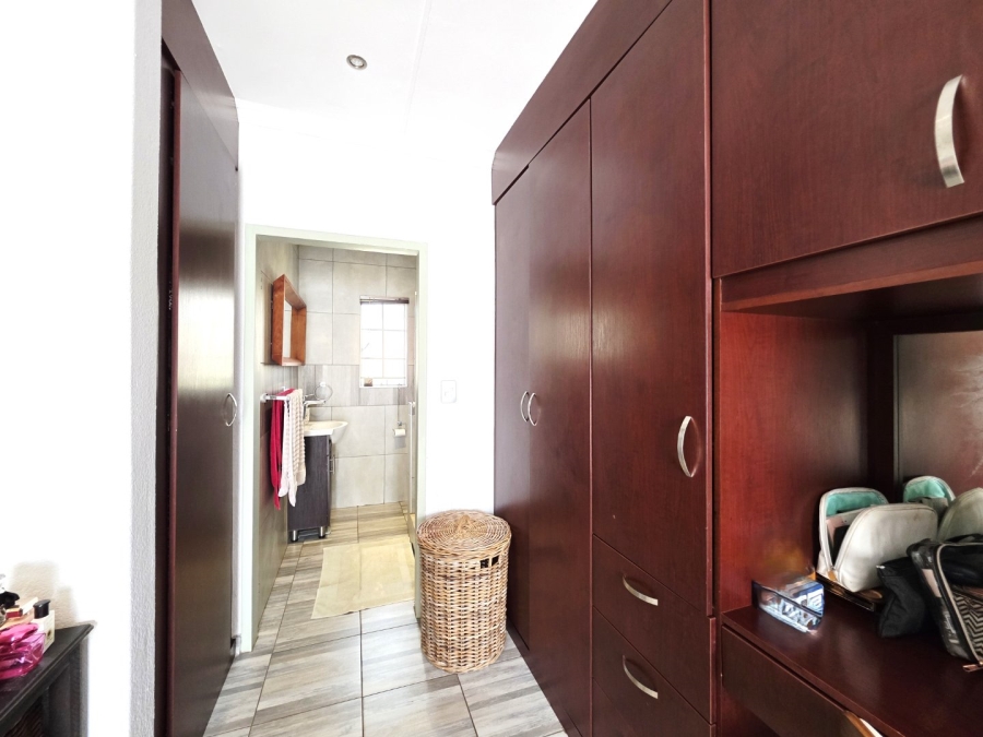 3 Bedroom Property for Sale in La Montagne Gauteng