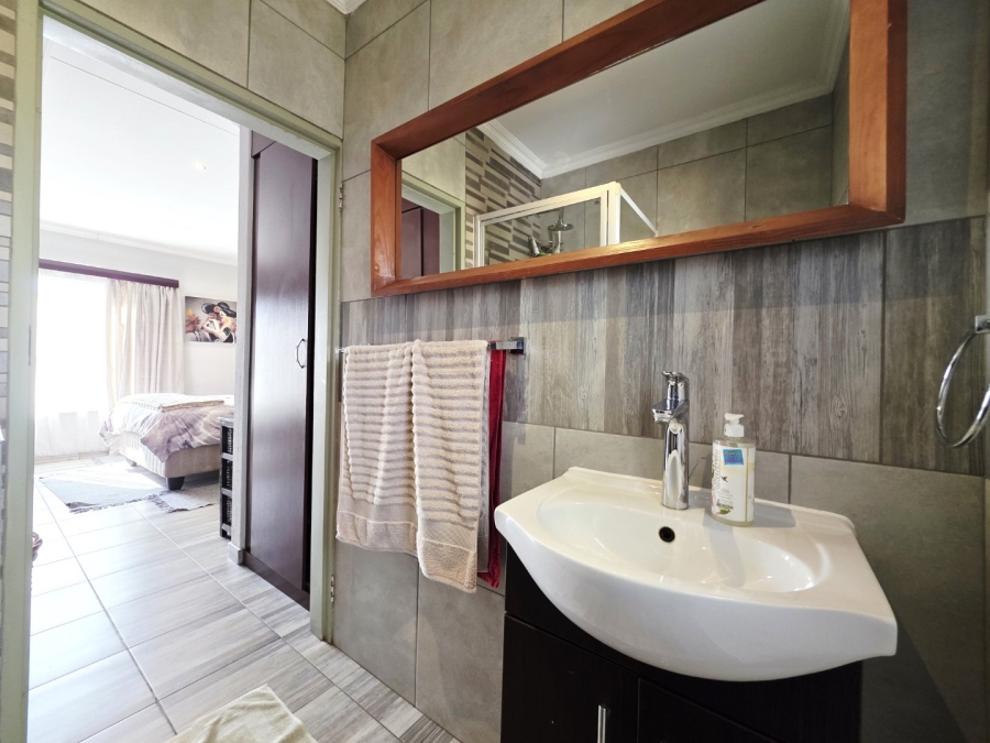 3 Bedroom Property for Sale in La Montagne Gauteng