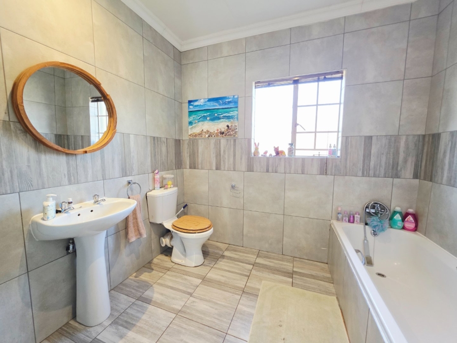 3 Bedroom Property for Sale in La Montagne Gauteng
