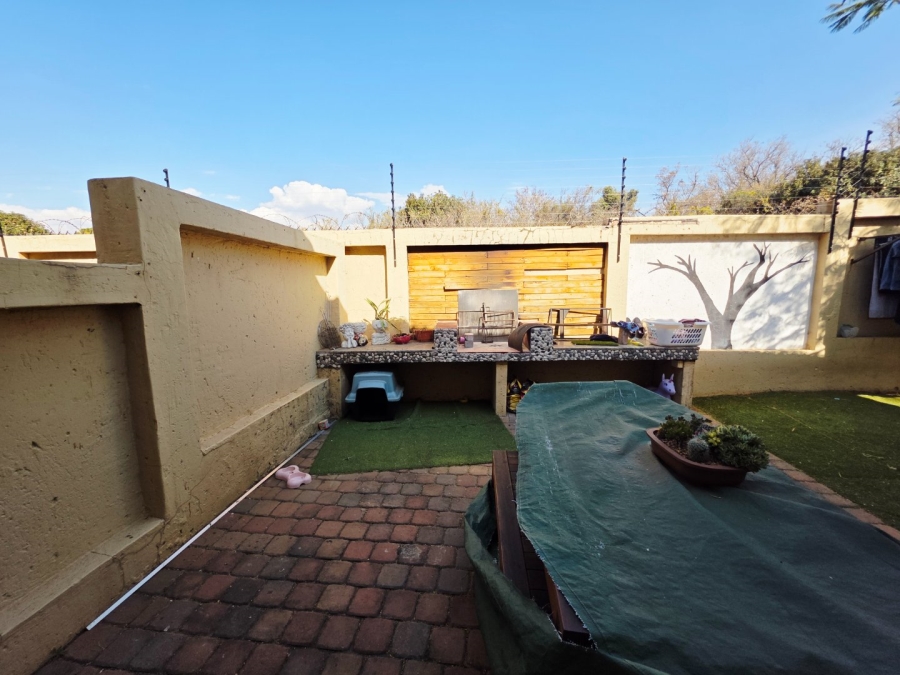 3 Bedroom Property for Sale in La Montagne Gauteng