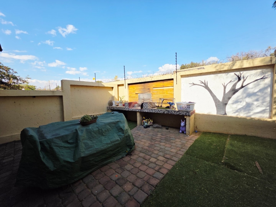 3 Bedroom Property for Sale in La Montagne Gauteng