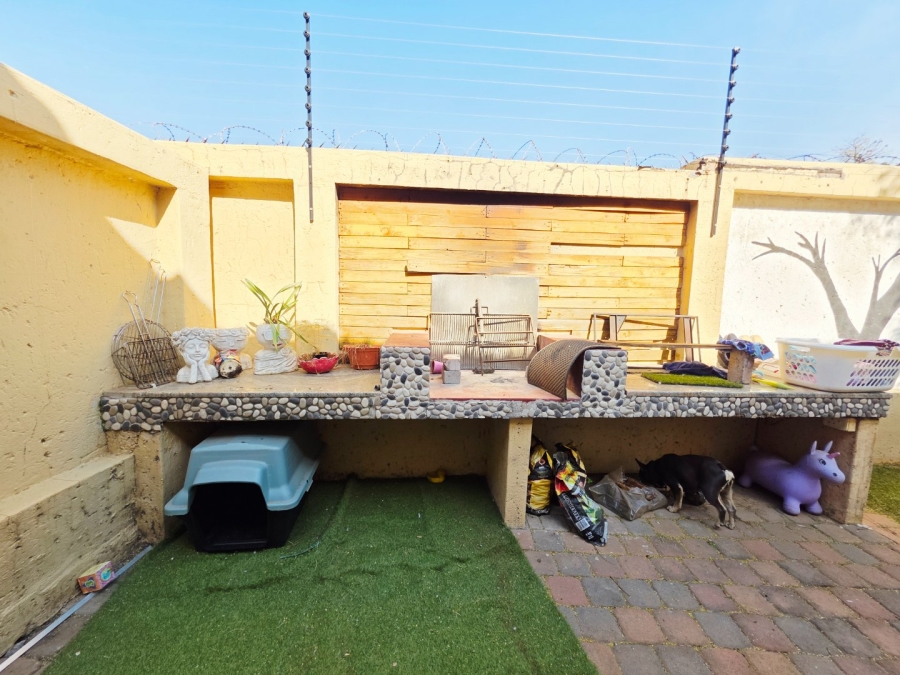 3 Bedroom Property for Sale in La Montagne Gauteng