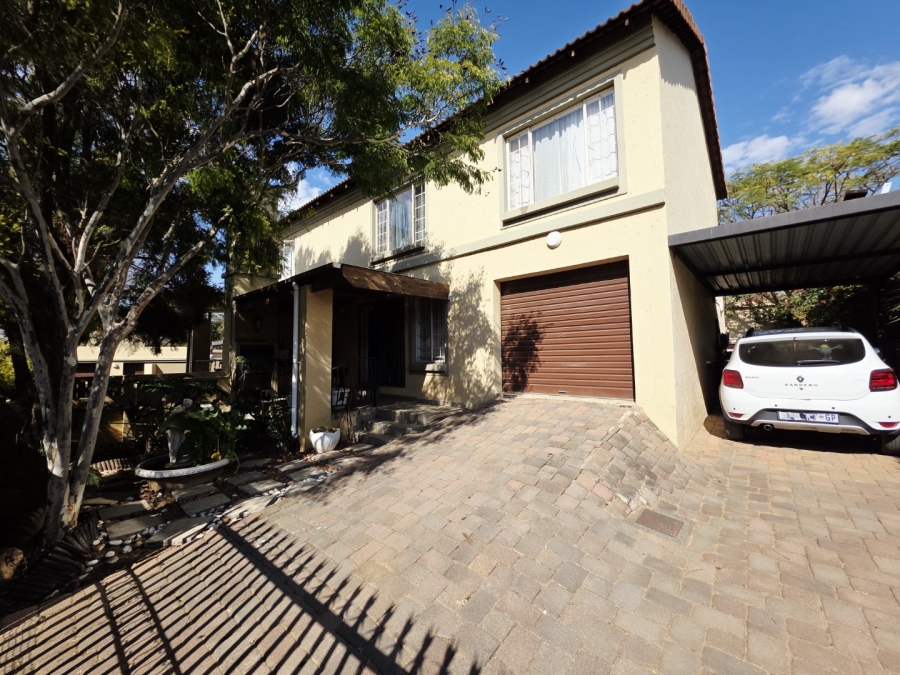 3 Bedroom Property for Sale in La Montagne Gauteng