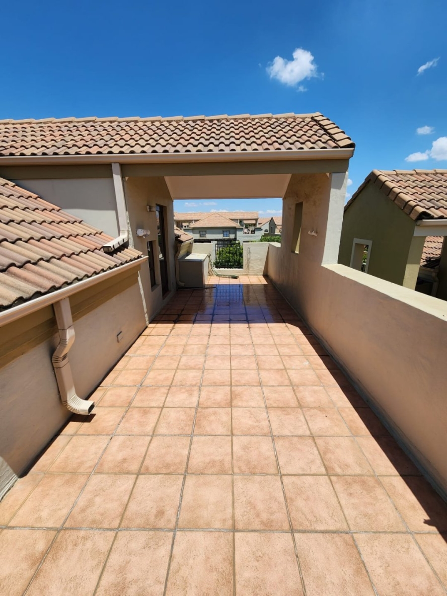 To Let 2 Bedroom Property for Rent in Douglasdale Gauteng