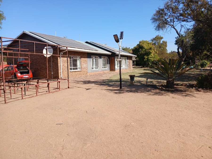 6 Bedroom Property for Sale in Bultfontein A H Gauteng