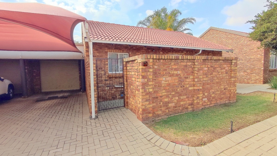 2 Bedroom Property for Sale in Amberfield Heights Gauteng