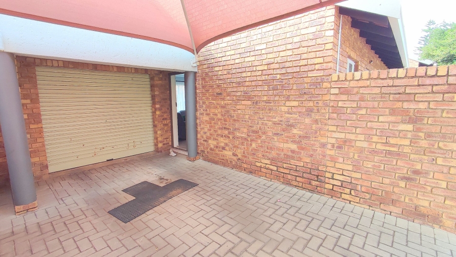 2 Bedroom Property for Sale in Amberfield Heights Gauteng