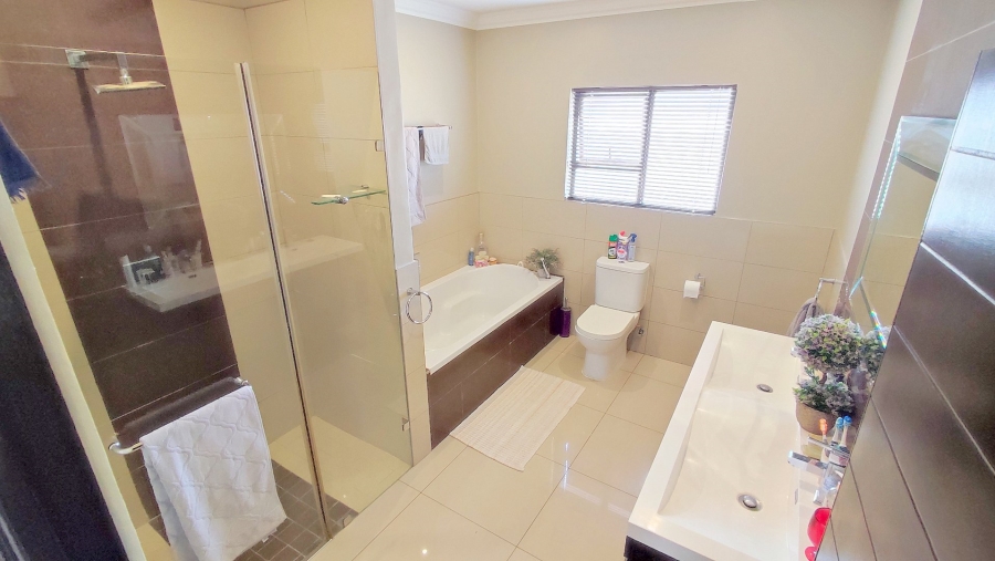 3 Bedroom Property for Sale in Amberfield Valley Gauteng