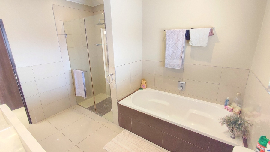3 Bedroom Property for Sale in Amberfield Valley Gauteng