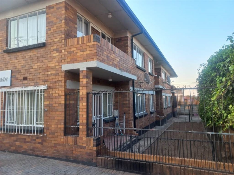 To Let 1 Bedroom Property for Rent in Kenilworth Gauteng