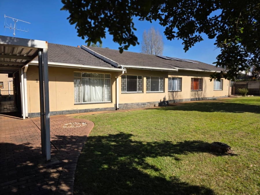 5 Bedroom Property for Sale in Waverley Gauteng