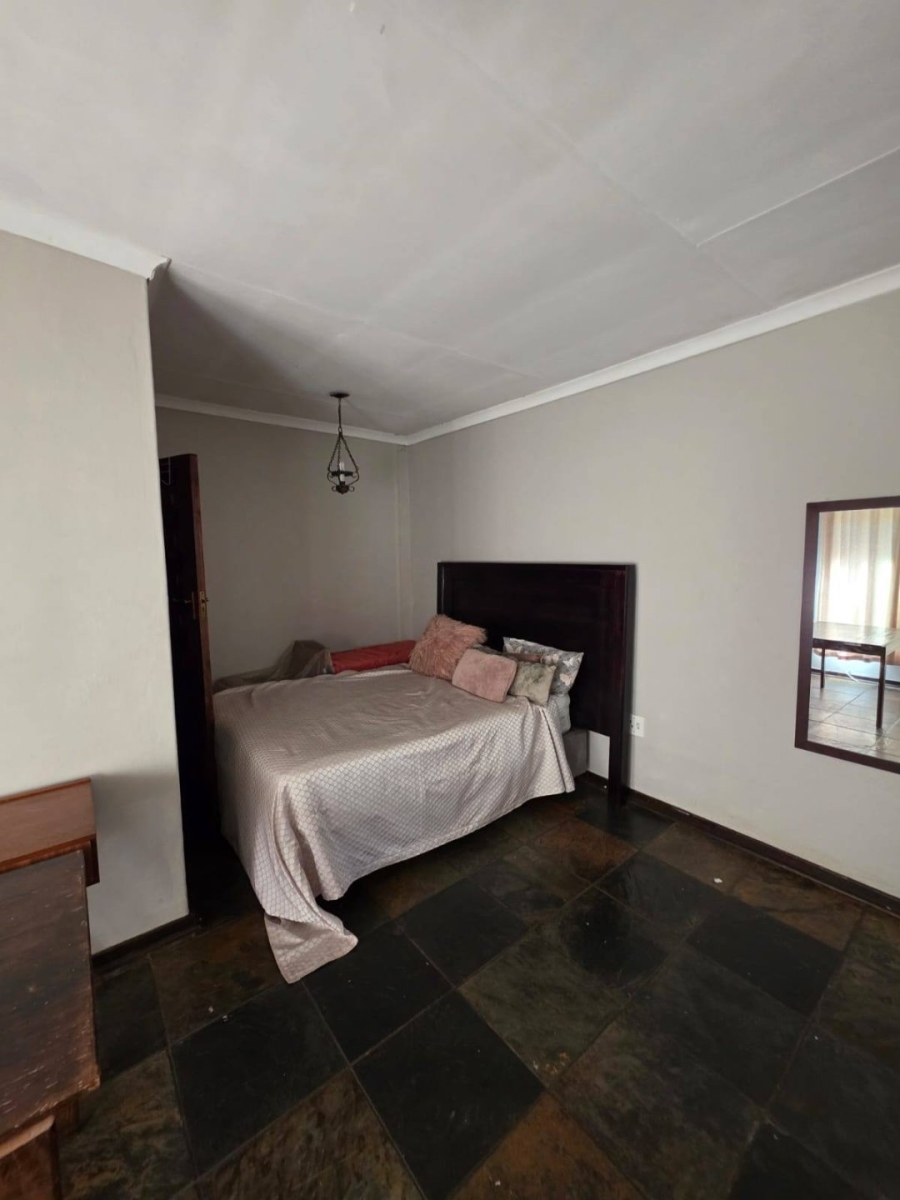 5 Bedroom Property for Sale in Waverley Gauteng