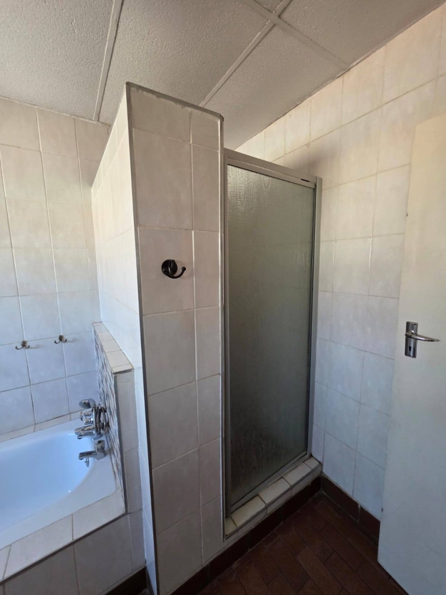 5 Bedroom Property for Sale in Waverley Gauteng