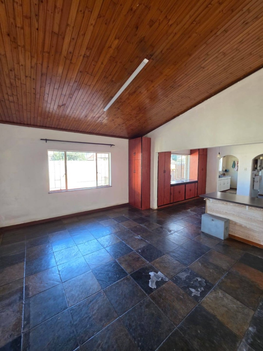 5 Bedroom Property for Sale in Waverley Gauteng