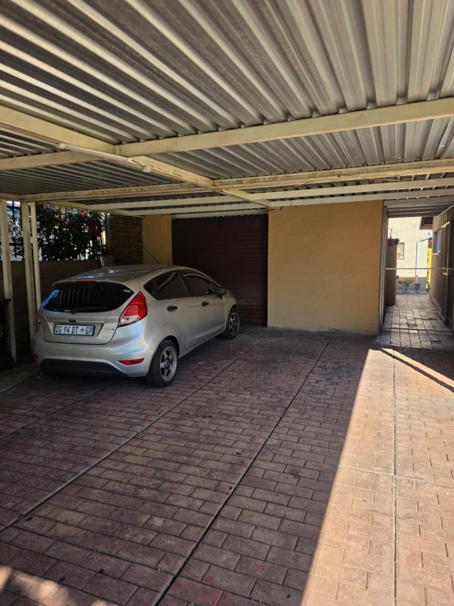 5 Bedroom Property for Sale in Waverley Gauteng