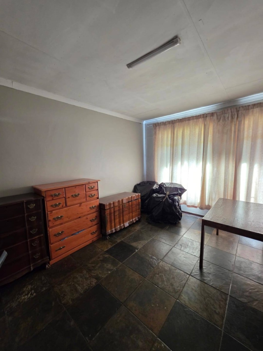 5 Bedroom Property for Sale in Waverley Gauteng