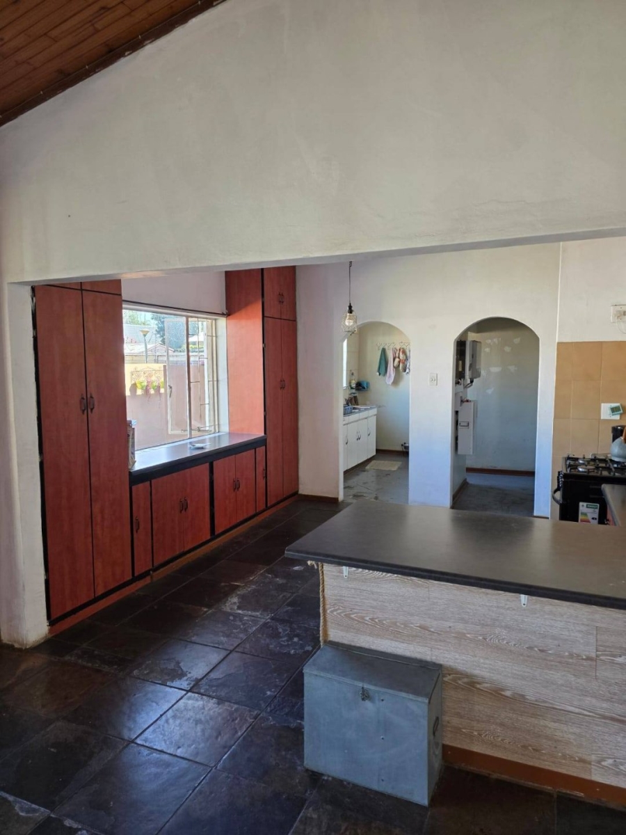 5 Bedroom Property for Sale in Waverley Gauteng