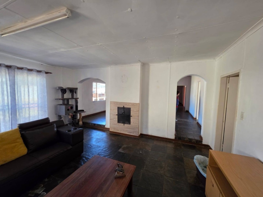 5 Bedroom Property for Sale in Waverley Gauteng