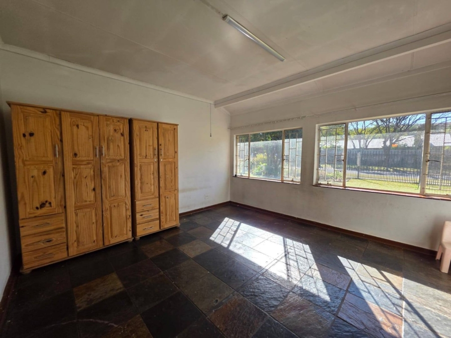 5 Bedroom Property for Sale in Waverley Gauteng