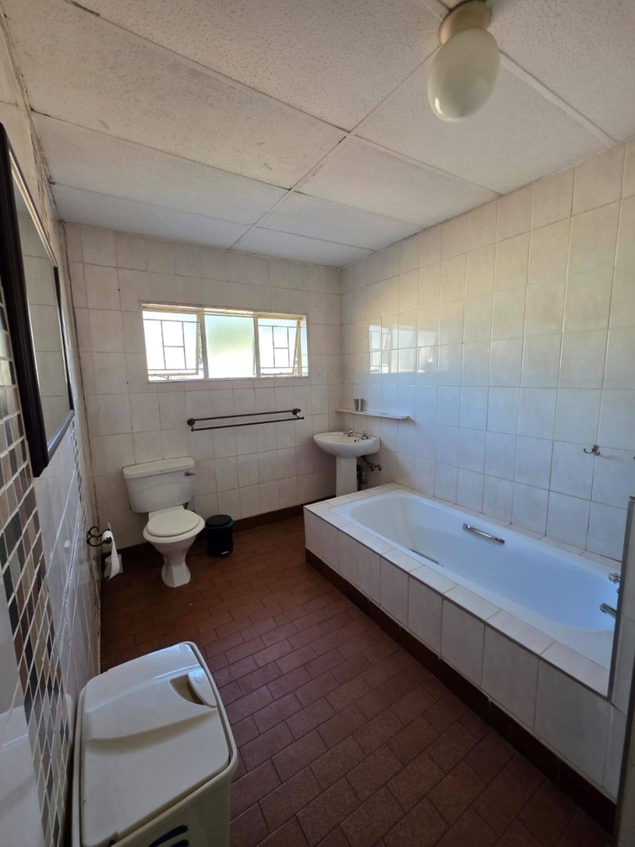 5 Bedroom Property for Sale in Waverley Gauteng