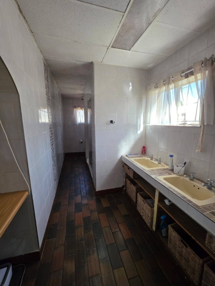 5 Bedroom Property for Sale in Waverley Gauteng