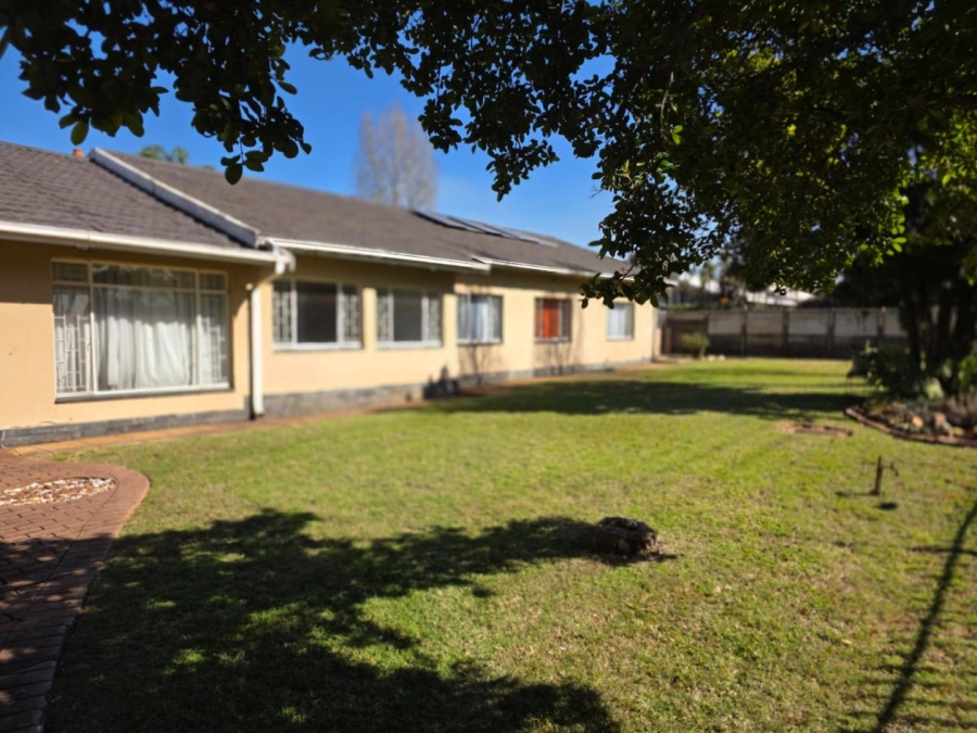 5 Bedroom Property for Sale in Waverley Gauteng