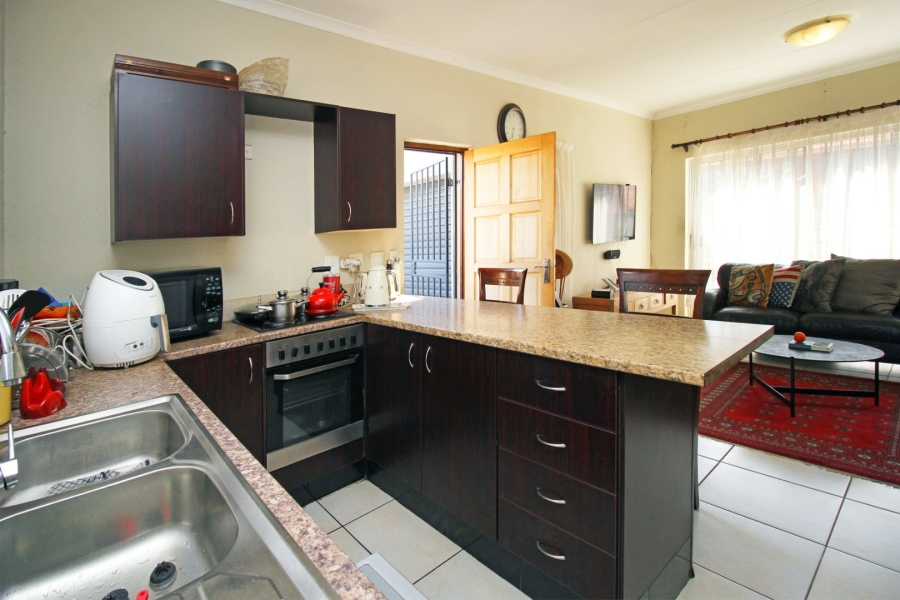 To Let 2 Bedroom Property for Rent in Amorosa Gauteng