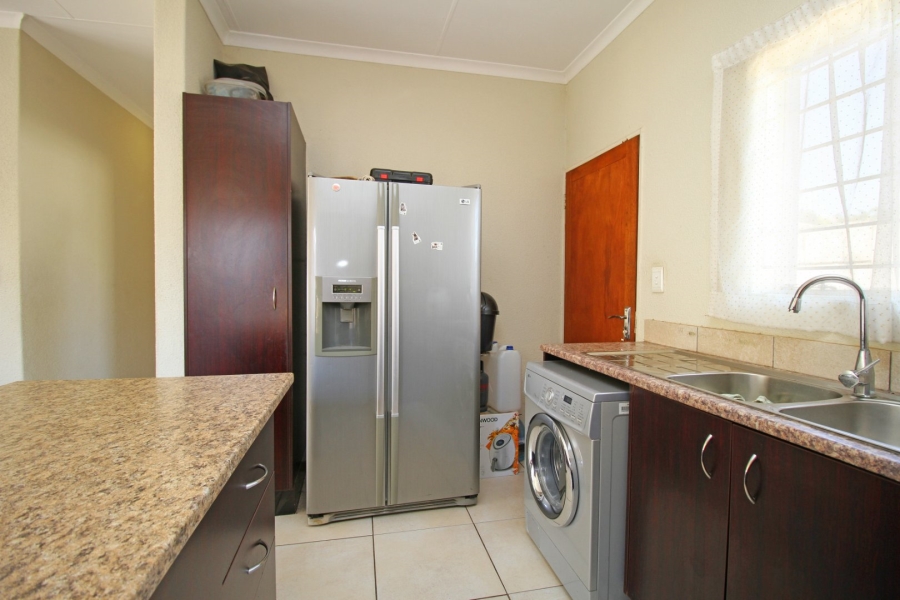 To Let 2 Bedroom Property for Rent in Amorosa Gauteng