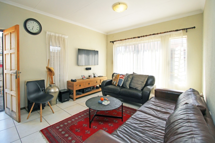 To Let 2 Bedroom Property for Rent in Amorosa Gauteng