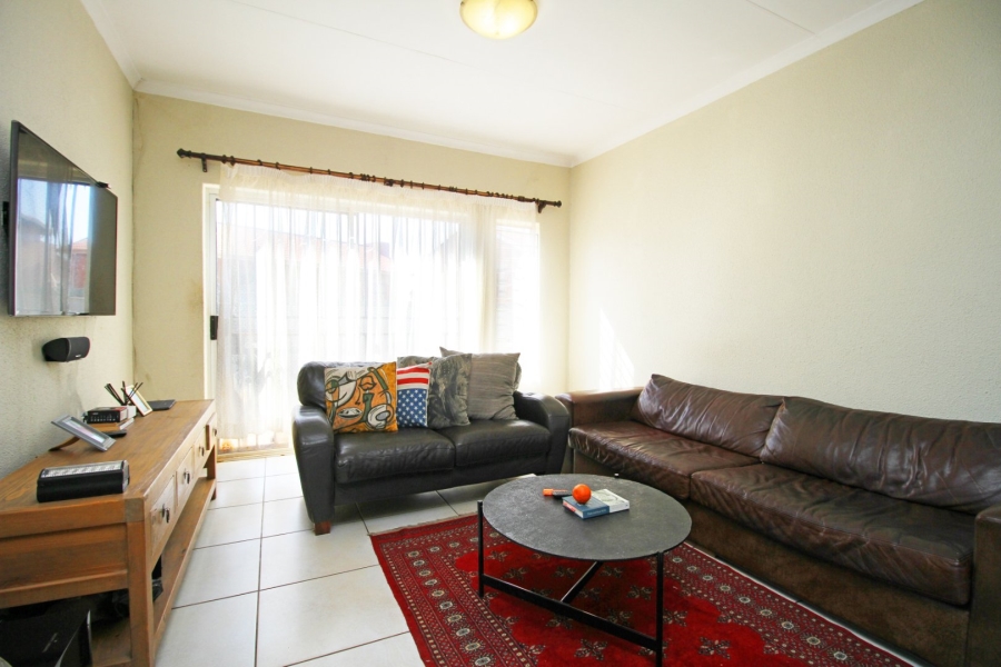 To Let 2 Bedroom Property for Rent in Amorosa Gauteng