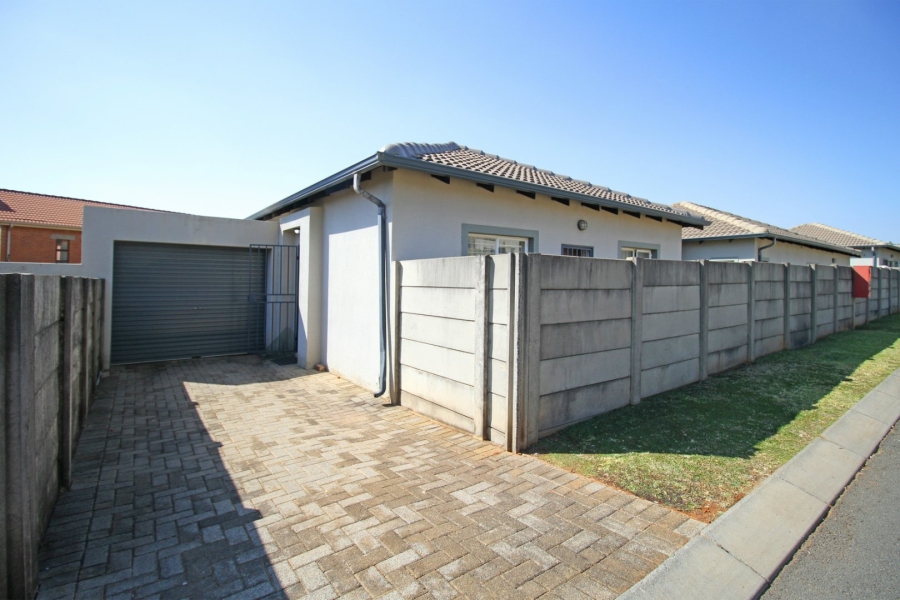 To Let 2 Bedroom Property for Rent in Amorosa Gauteng