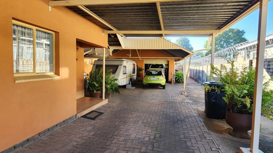 3 Bedroom Property for Sale in Dorandia Gauteng