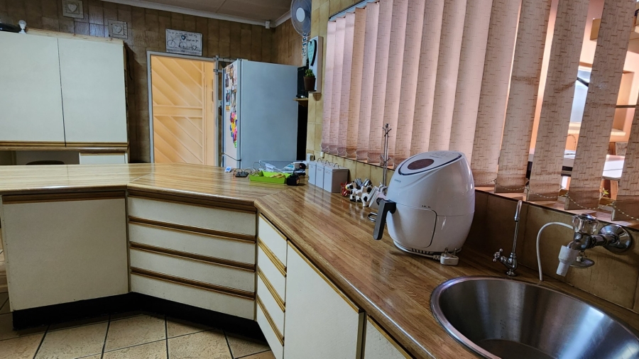 3 Bedroom Property for Sale in Dorandia Gauteng