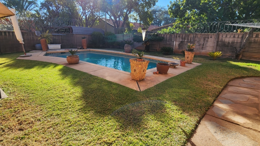 3 Bedroom Property for Sale in Dorandia Gauteng